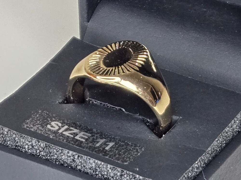 Steve Madden Gold-Tone Sunburst Signet Ring Size 11